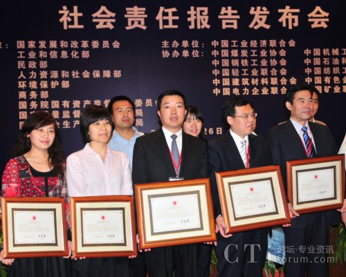 �Ϻ�ؐ���hί����ӛ����(zh��)�и�����ꐂ����I(l��ng)ȡ�C��