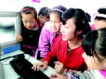 һ��С�x������ (t��ng)Ԓ(hu��)��(w��)�T�c��ԃ(x��n)?n��i)ˆT֮�g��ͨԒ(hu��) 